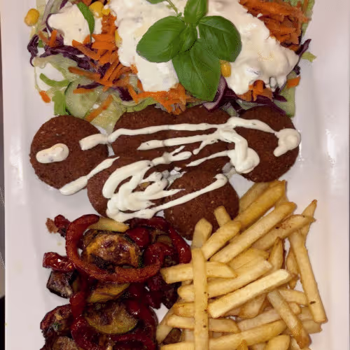 Falafel Teller mit Pommes