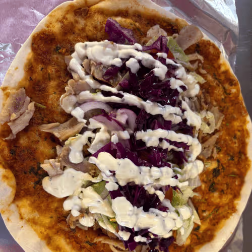 Lahmacun mit Kebab