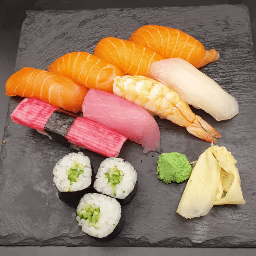 Mix Sushi (mittel) 8 Sushi und 3 Maki