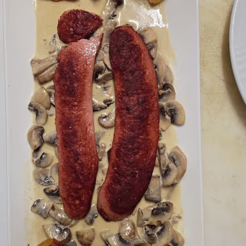 debreziner mit Champignonsauce