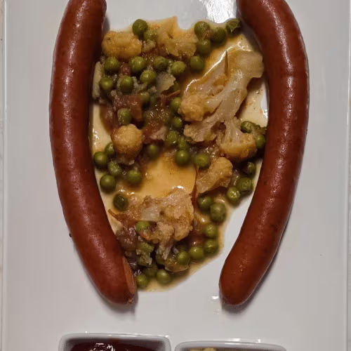 Debreziner mit Gebäck