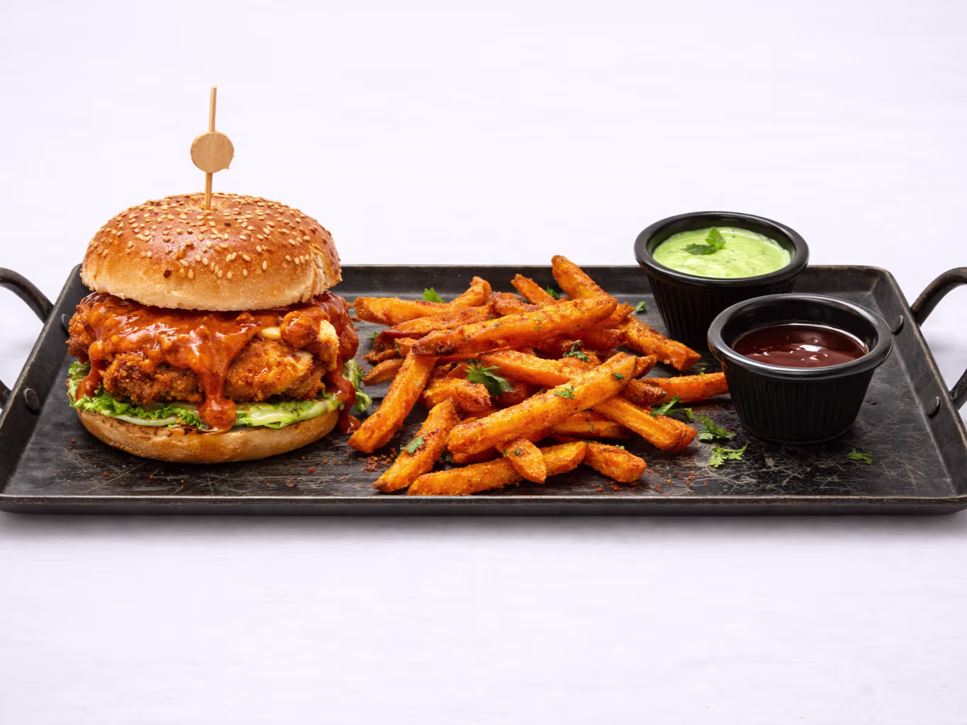 Butter Chicken Burger mit Masala Fries