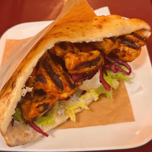 Gegrillte Hühnerspieße Sandwiche