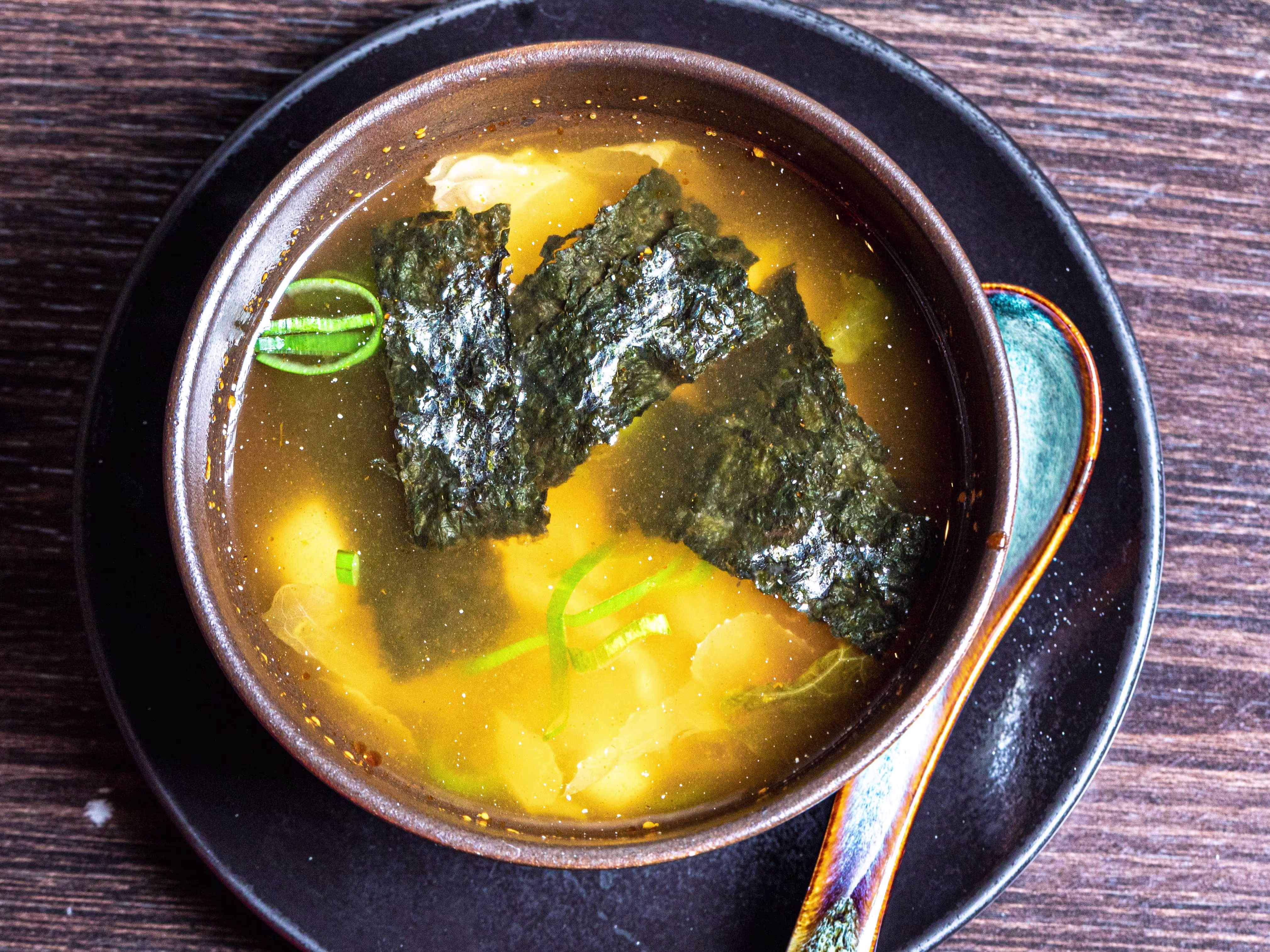 Kimchi Tofu Suppe mit Enoki Pilzen