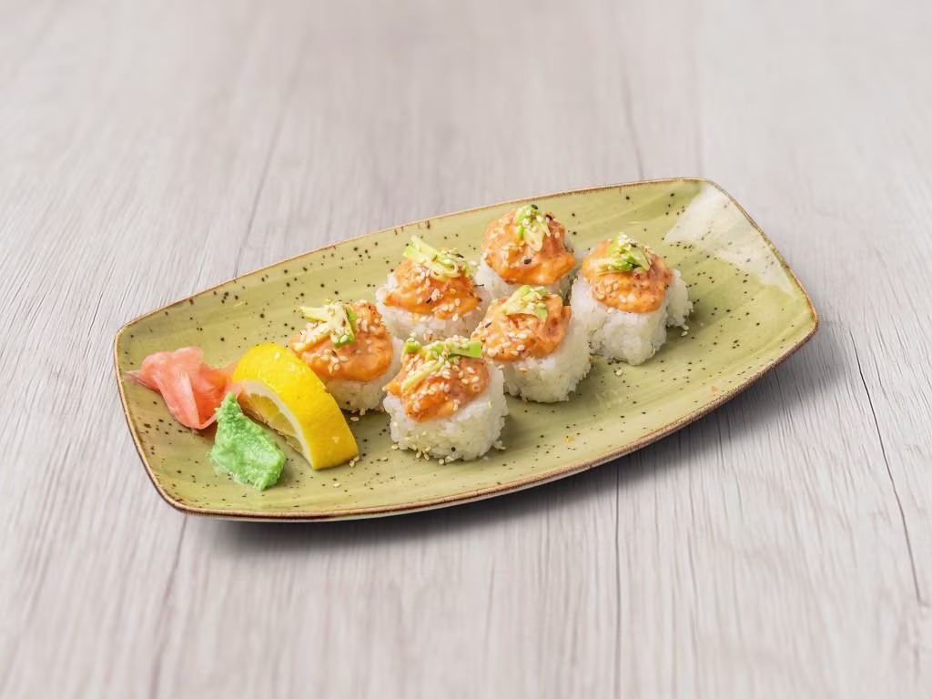 K10. Spicy Salmon Roll 8 Stk.