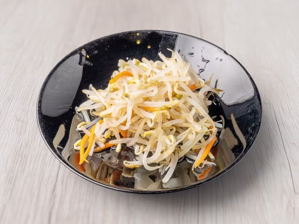 T6. Sojasprossen Salat