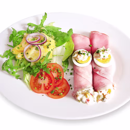 Schinkenrollen mit Salatgarnitur