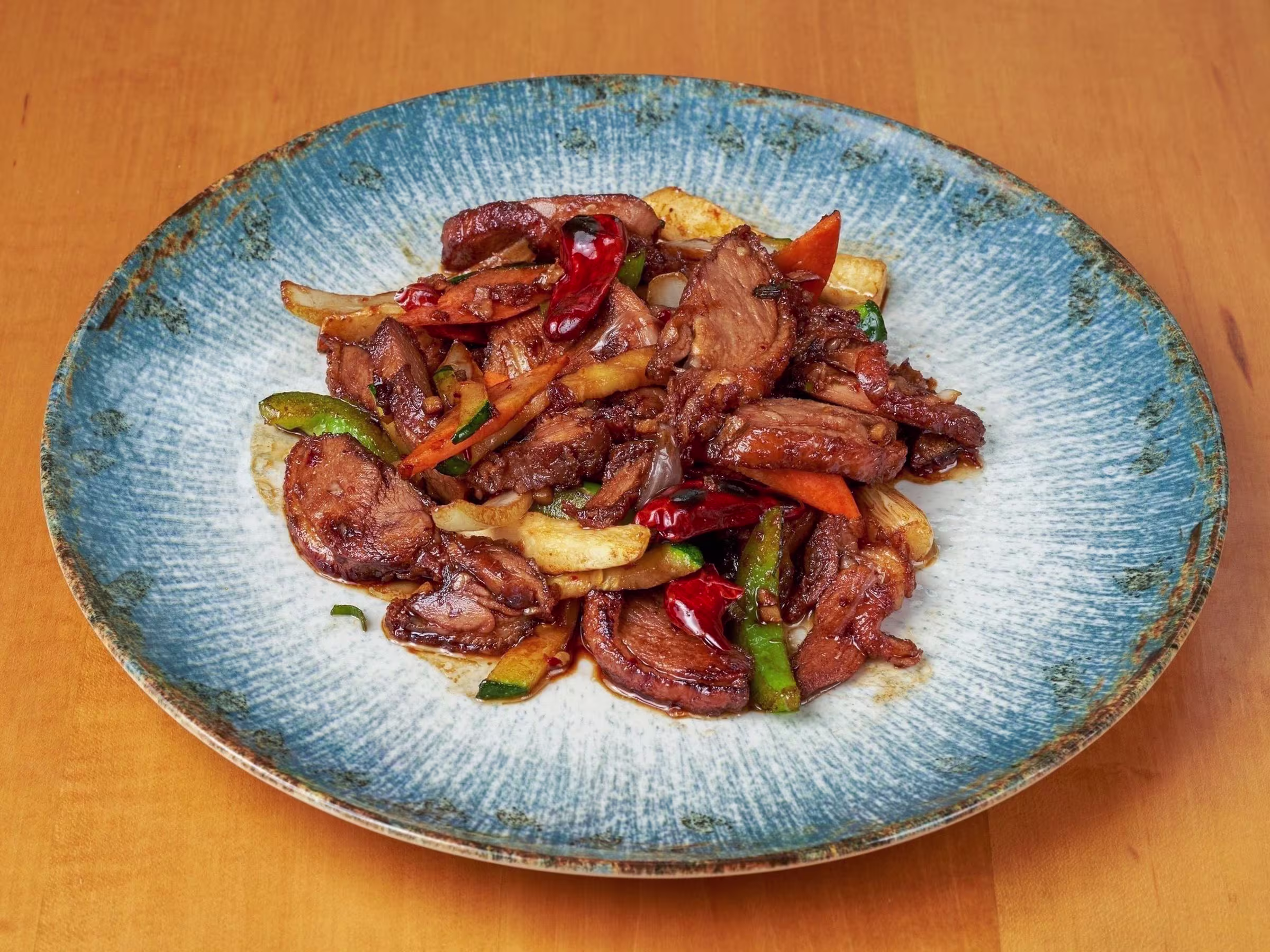 Im Wok angebratene Ente