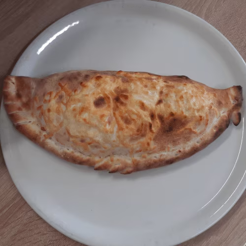 Gefüllte Pizzatasche
