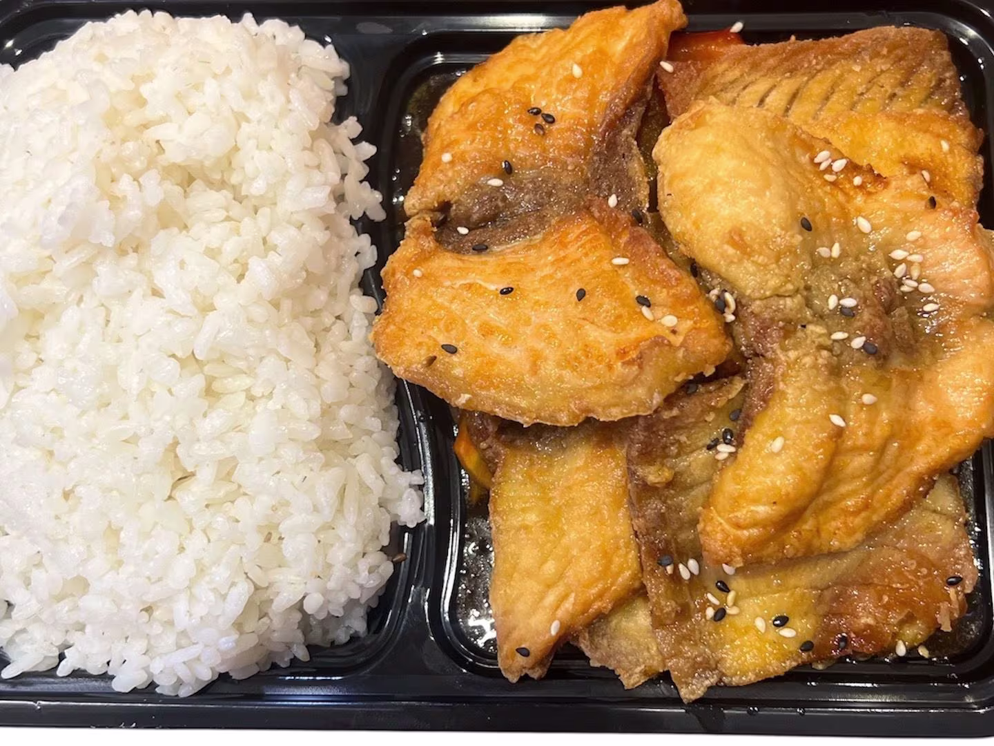 Lachs mit Gemüse und Teriyakisauce