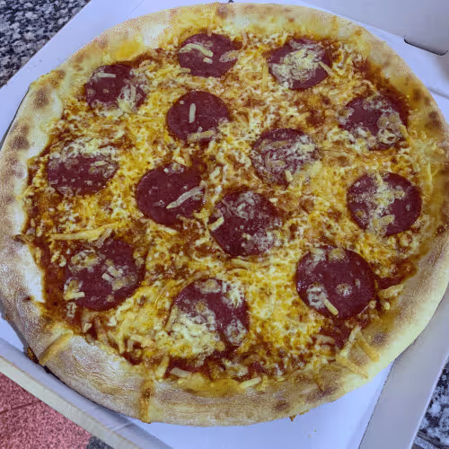 Salami Pizza