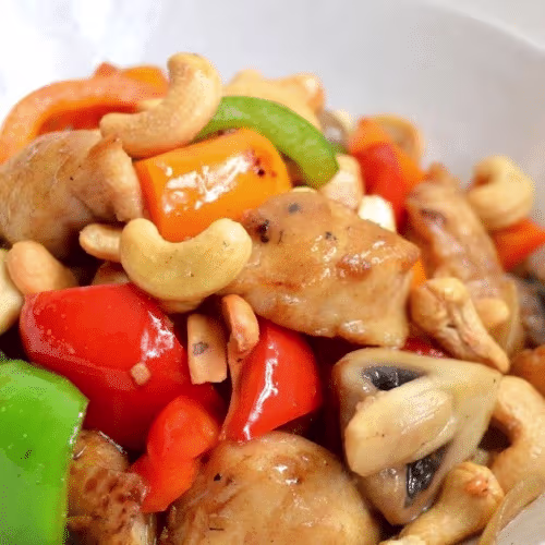 Hühnerfleisch mit Cashewnüssen ,paprika und Gemüse (scharf)