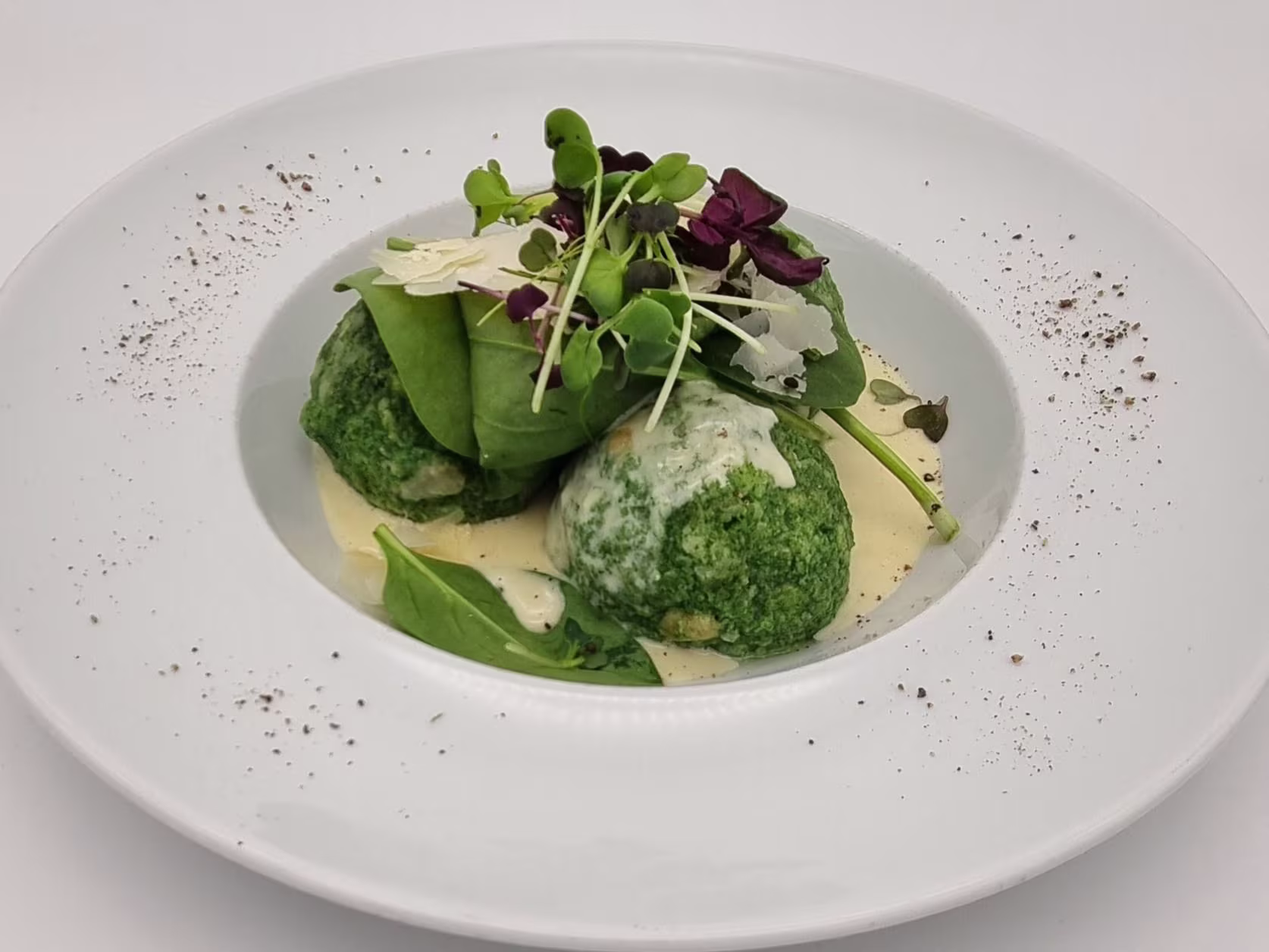 Hausgemachte Spinatknödel