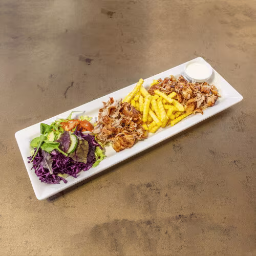 Kebap Teller mit Pommes frites und Salat