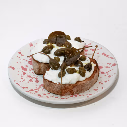 Bruschetten Kapern und Stracciatella
