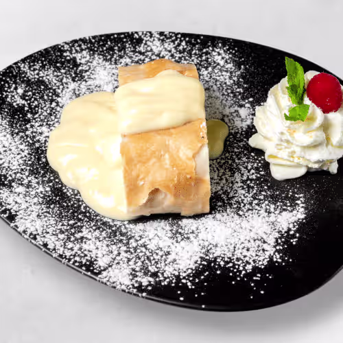 Apfelstrudel mit Vanillesauce