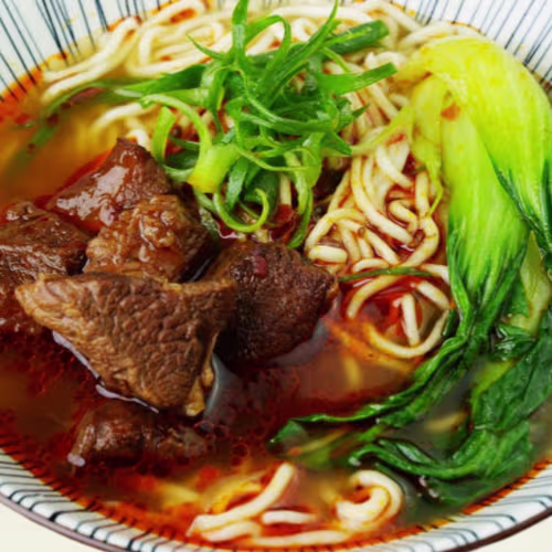 Nudelsuppe mit Rindfleisch (scharf)