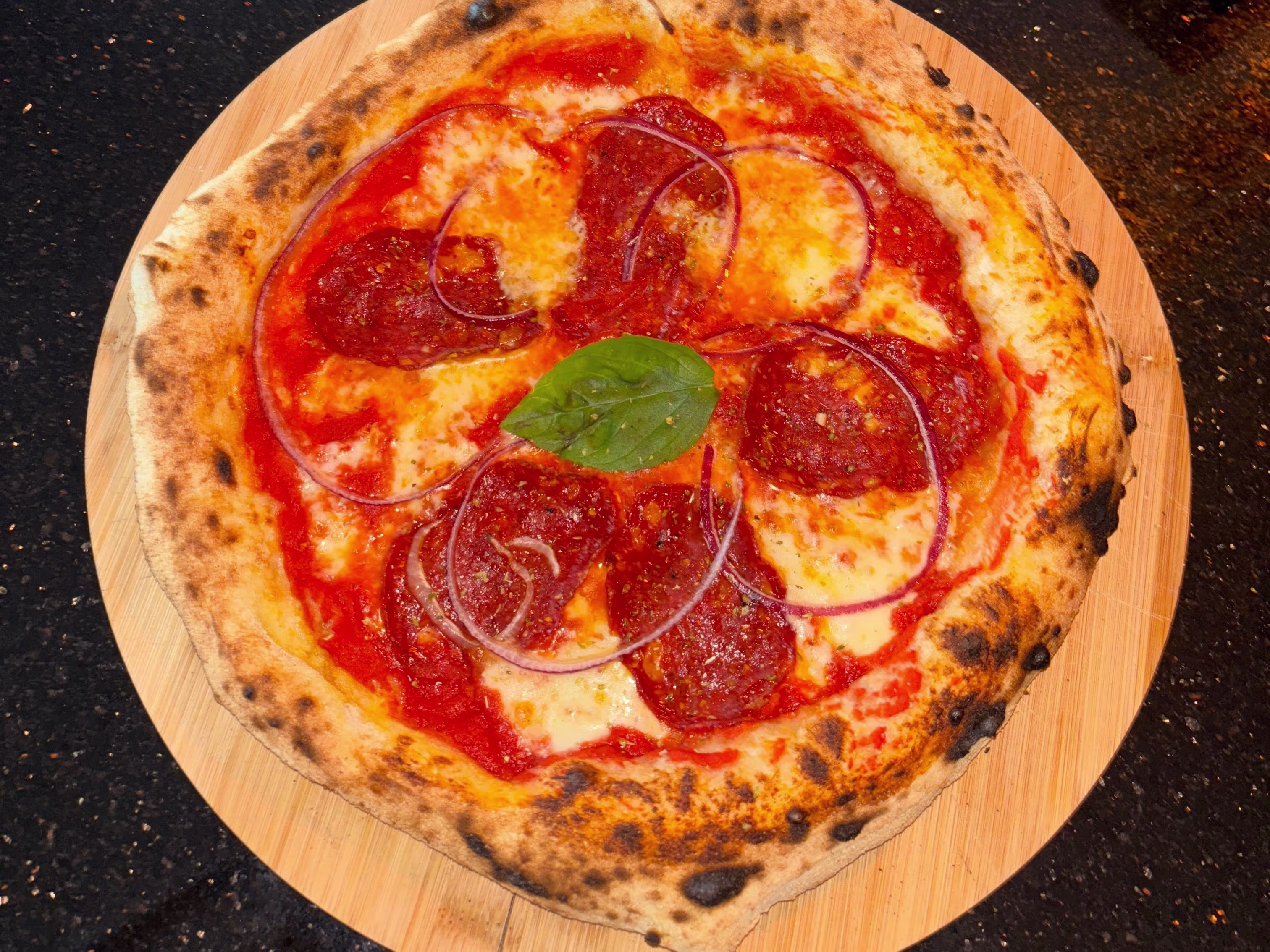 Pizza Vesuvio (scharf)