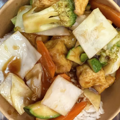 Tofu Chop Suey auf Reis