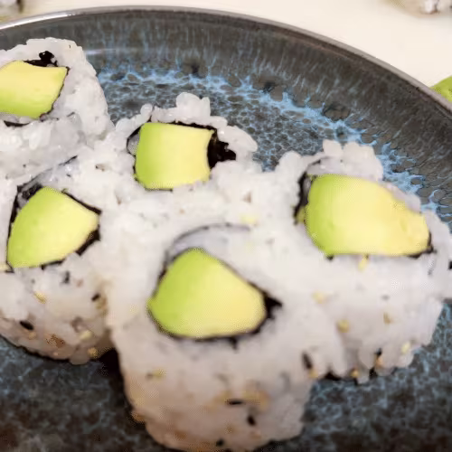 Sesam Avocado Maki (vegetarisch, 12 Stück)