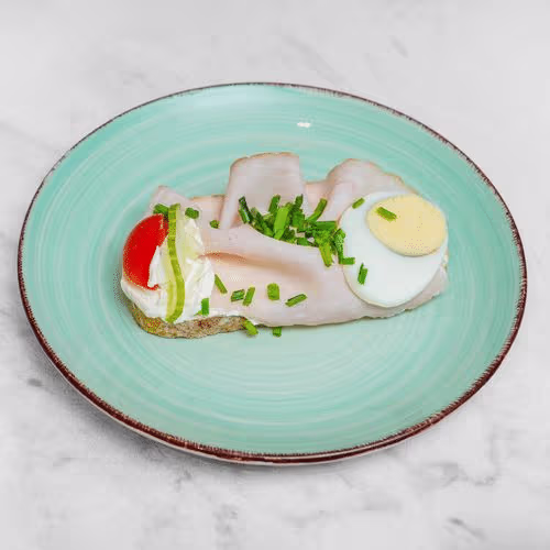Belegtes Brötchen mit Schinken