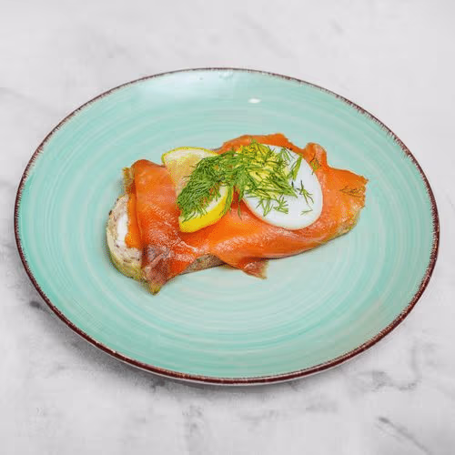 Belegtes Brötchen mit Lachs