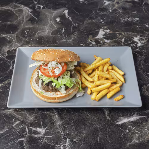 Chili Cheese Burger (scharf) mit Pommes