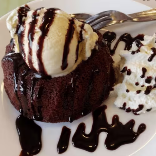 Schoko Kuchen mit Vanilleeis