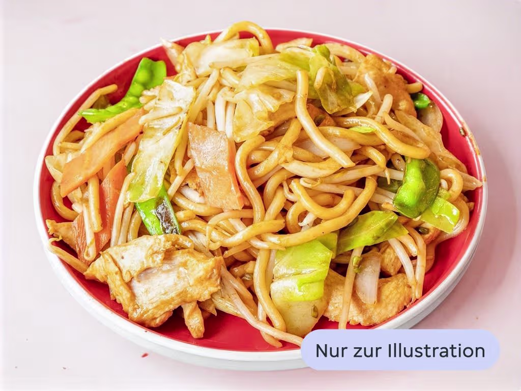 Gebratene Nudeln mit Hühnerfleisch
