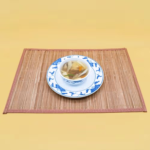 Hühnersuppe mit Bambussprossen und Pilzen