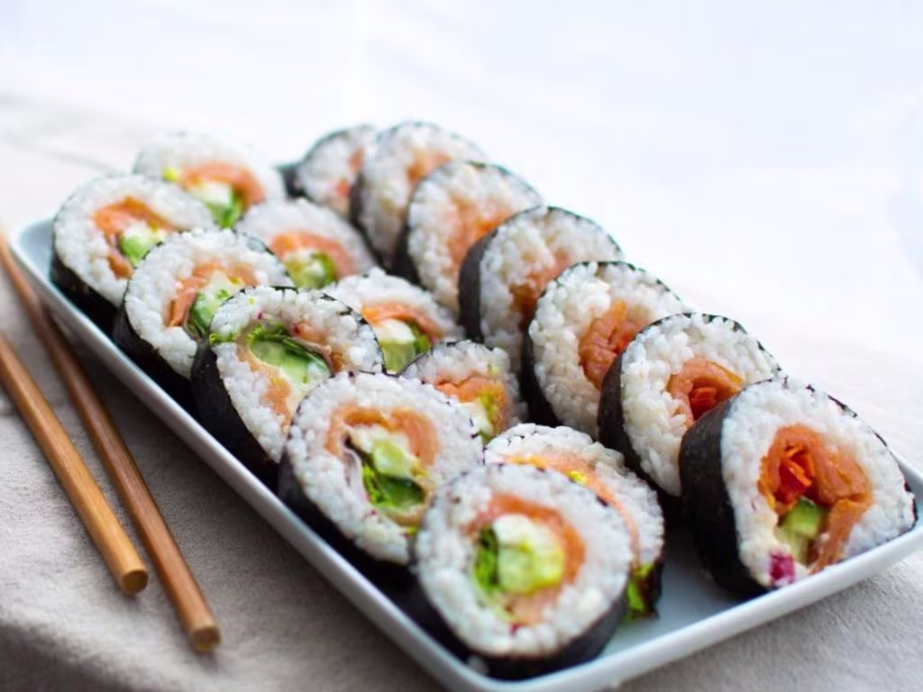 Lachs-Sushi (12 Stück)