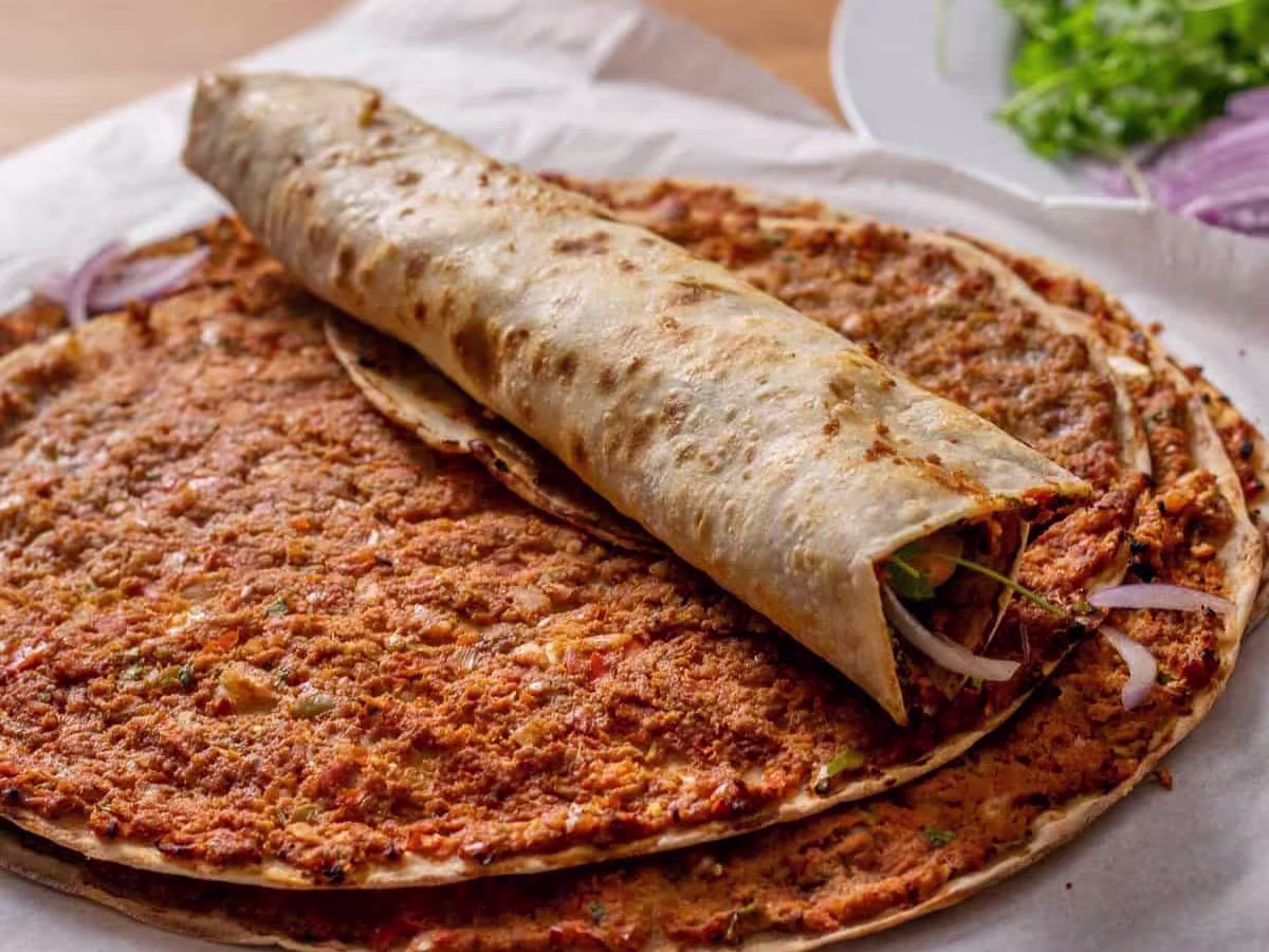 Lahmacun mit Döner