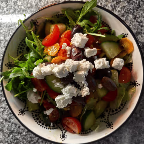 Insalata Mista mit Schafskäse und Oliven