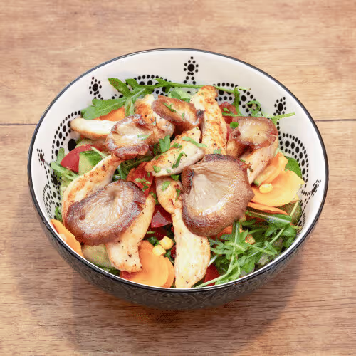 Insalata Mista mit gebratenen Putenbruststreifen und Austernpilz