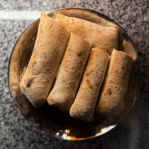 Hausgemachte Pizzastangerl