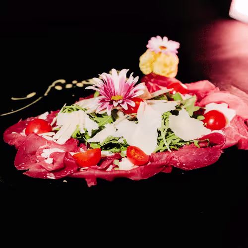 Carpaccio di Manzo, Rucola e Grana