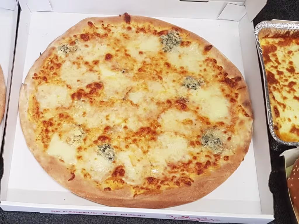 Familien-Pizza Quattro Formaggio