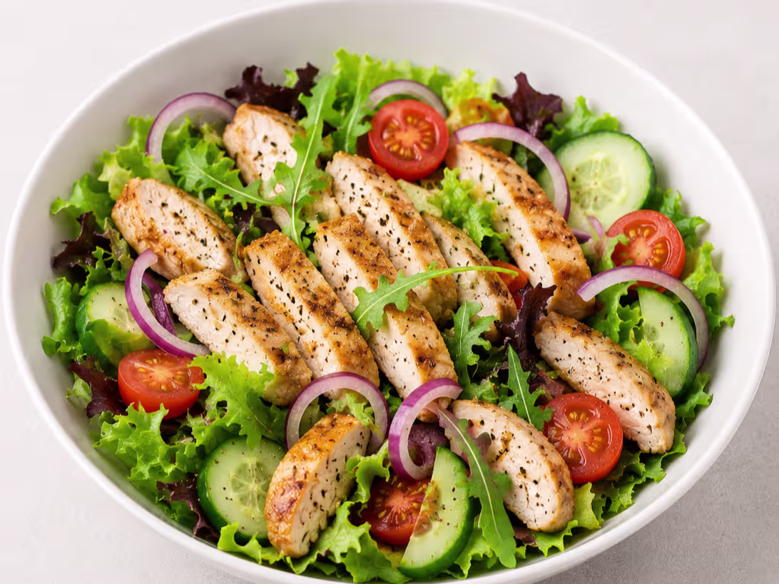 Hühner Salat mit Fladenbrot