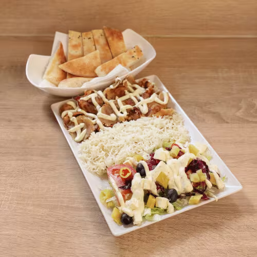 Döner Teller mit Reis, Salat und Sauce