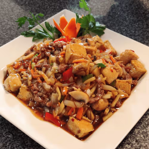 Ma-Po Tofu mit Fleisch und Gemüse (scharf)