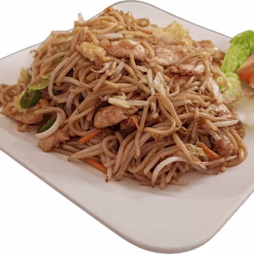 Gebratene Nudeln mit Hühnerfleisch