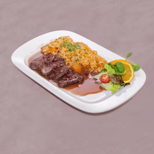 Filet vom Hirsch in Preiselbeersauce aus dem Holzofen