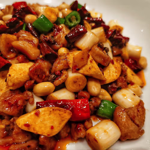 Gong Bao Maishähnchen (leicht scharf)