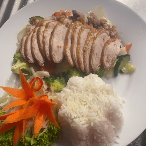 Knusprige Ente mit gebratenem Gemüse