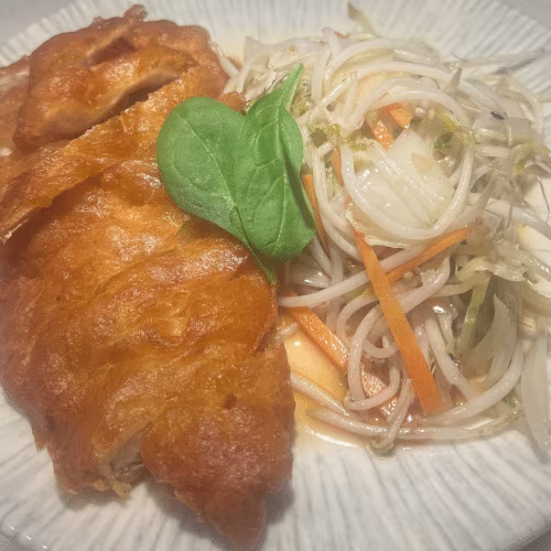 Knuspriges Hühnerfleisch mit Gemüse