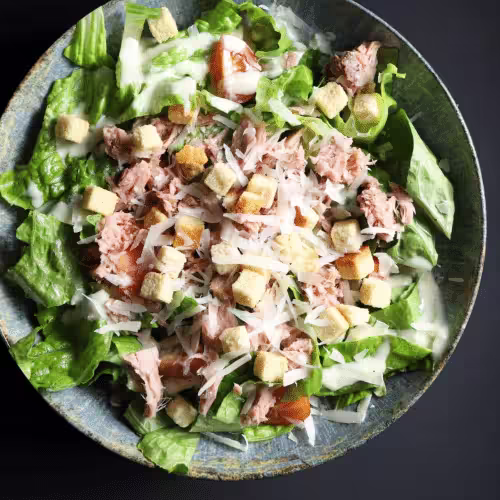Insalata Cesare la Melanya mit Thunfisch