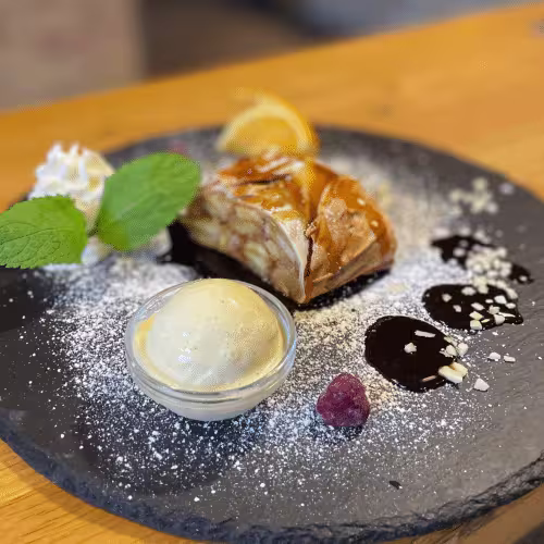 Tiroler Apfelstrudel