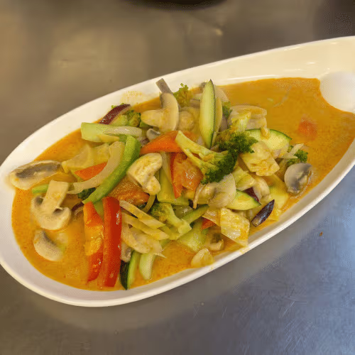 Gemüse mit rotem Curry (scharf)