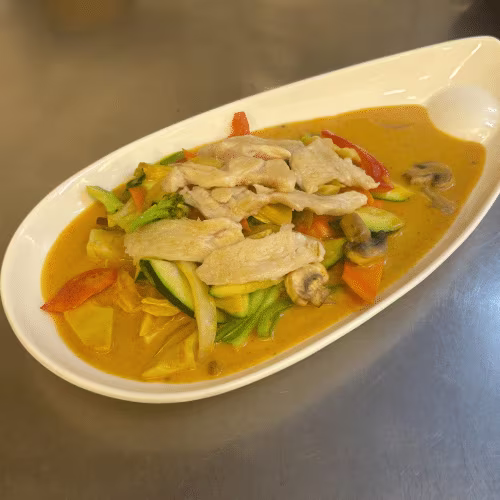 Huhn mit rotem Curry (scharf)