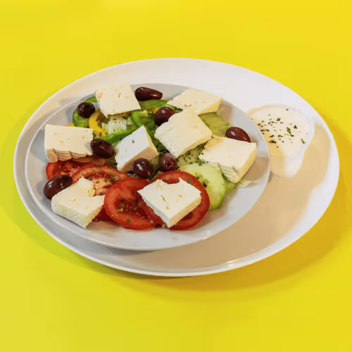 Gemischter Salat mit Schafkäse und Oliven